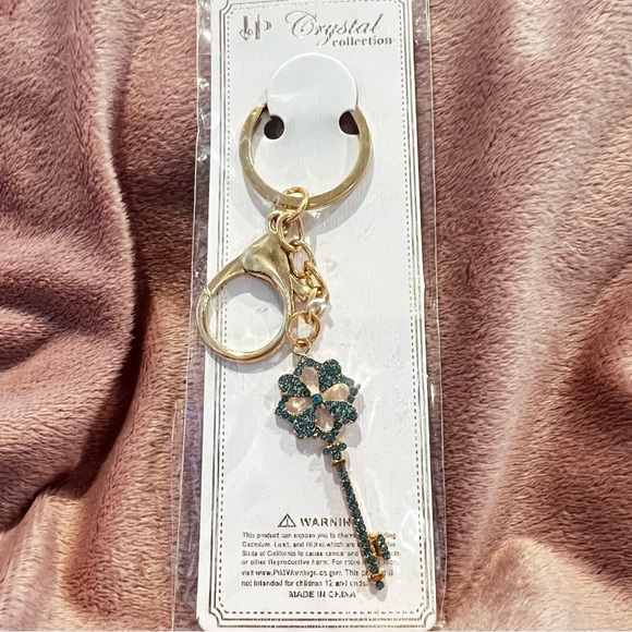 Rhinestone Key with Gold Accents Key Charm Keychain - Picture 4 of 9